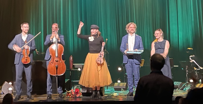 Anna Depenbusch live im Theater Akzent